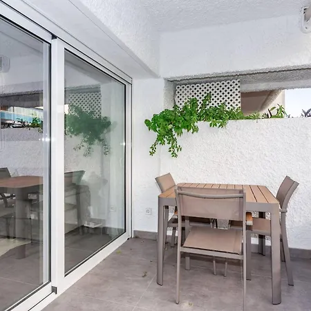 By Riva - Designer 1 Bedroom In The Centre Of