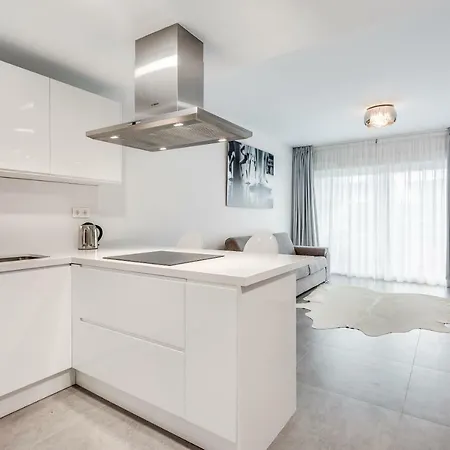 By Riva - Designer 1 Bedroom In The Centre Of דירה מארבלה