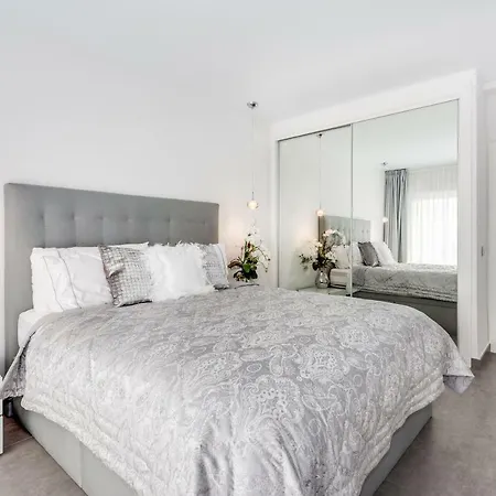 By Riva - Designer 1 Bedroom In The Centre Of