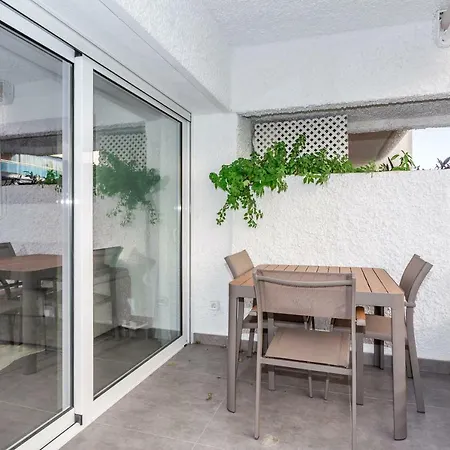 By Riva - Designer 1 Bedroom In The Centre Of Appartement