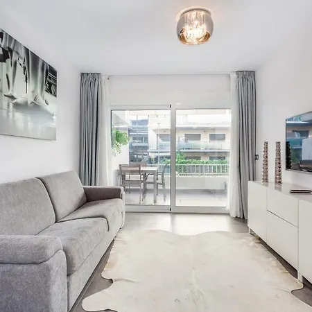 By Riva - Designer 1 Bedroom In The Centre Of Appartement