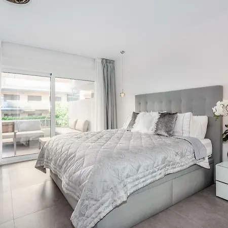 By Riva - Designer 1 Bedroom In The Centre Of Appartement