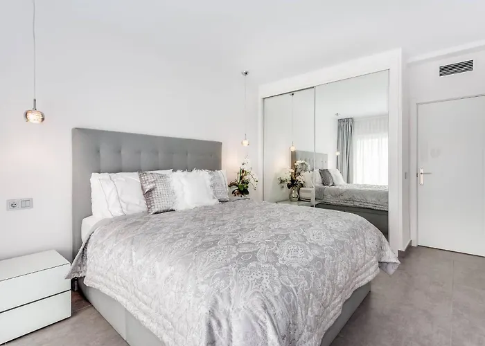 By Riva - Designer 1 Bedroom In The Centre Of *
