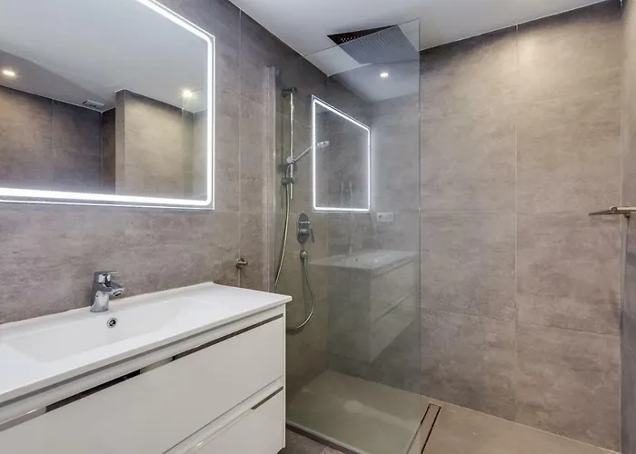 By Riva - Designer 1 Bedroom In The Centre Of מארבלה