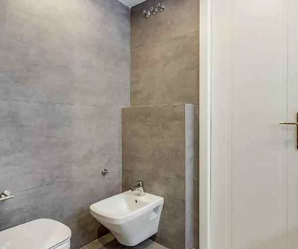 By Riva - Designer 1 Bedroom In The Centre Of *