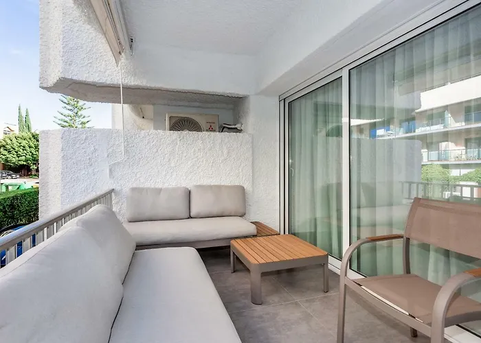 By Riva - Designer 1 Bedroom In The Centre Of 마르베야