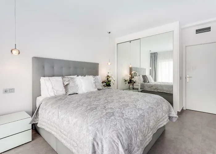 By Riva - Designer 1 Bedroom In The Centre Of